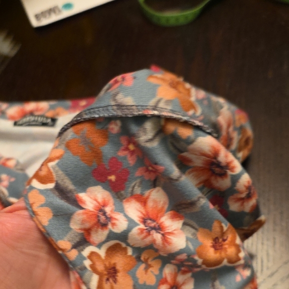 NWOT Oversized Small  HEIMISH USA Teal Floral  Fitted 3/4 Sleeve Blouse - Picture 6 of 8